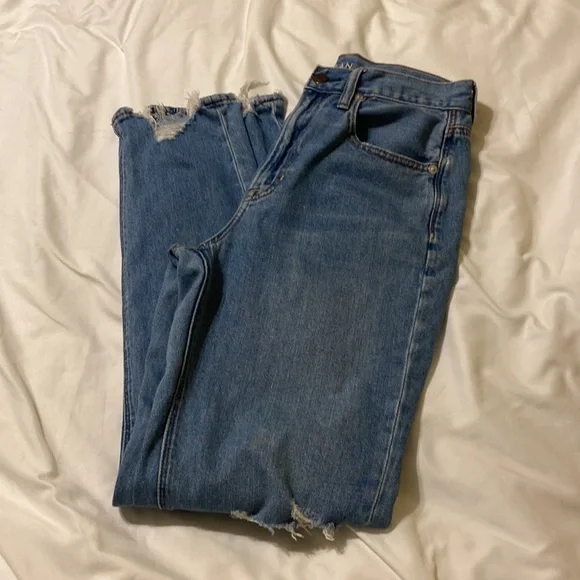 American Eagle Mom Jean Sz 2 Long worn, ripped, distressed cool jeans, light - Picture 10 of 13